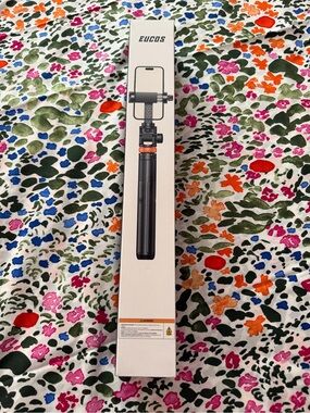 COS white selfie stick tripod box
Selfie Ring Light XJ-34